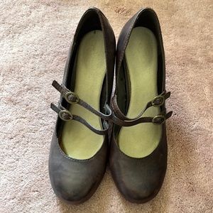 Spring size 39 heels